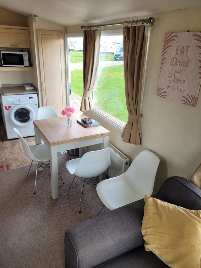 Seawick Caravan Park, St Osyth Near *